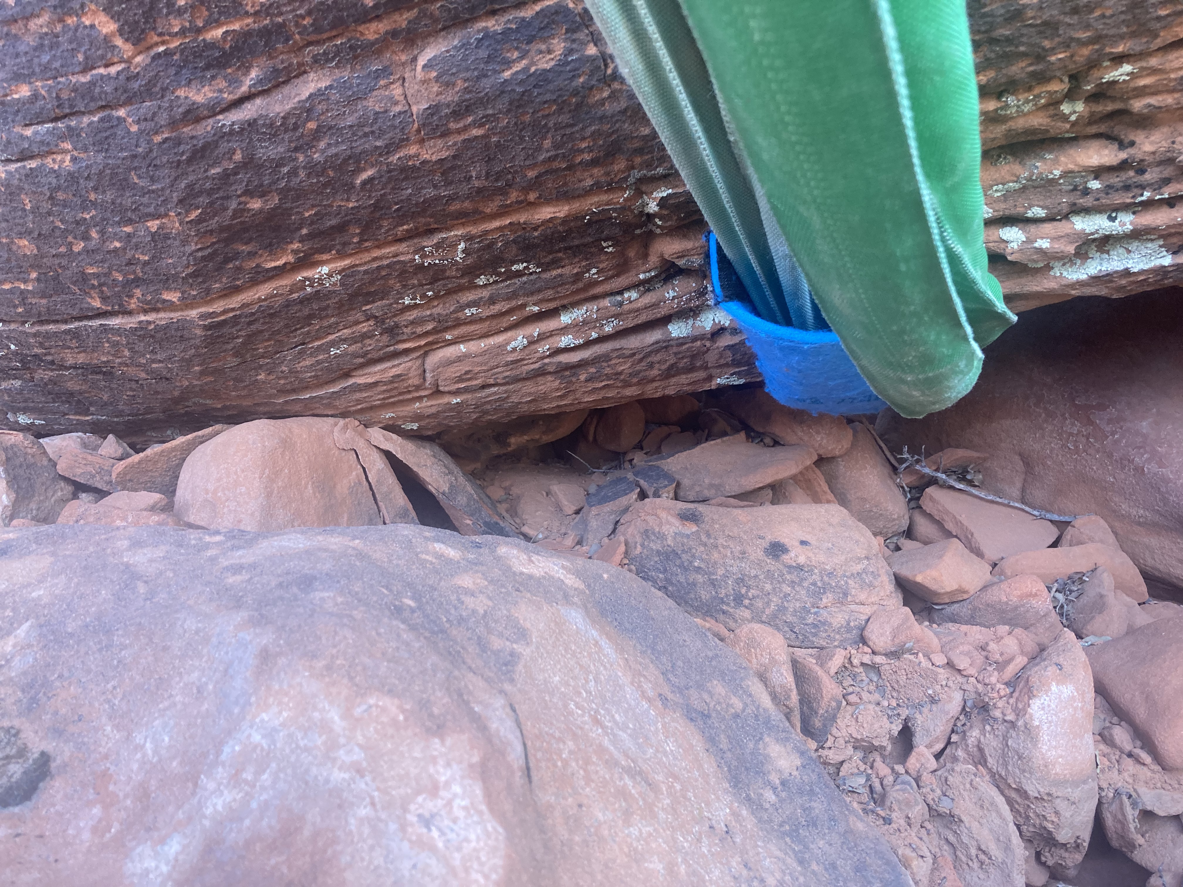 Closeup of the boulder almost crushing the spansets